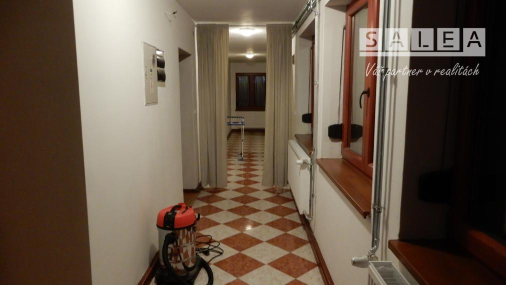 Rodinný dom, 210 m2, garáž, bazén,   Nýrovce, okr. Levice