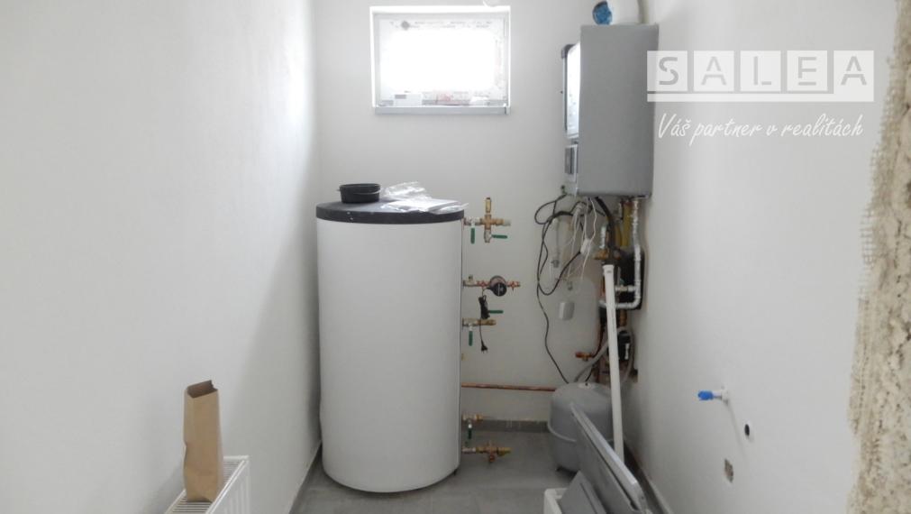 Pekný rodinný dom, 300 m2, kompletná rekonštrukcia, Hronské Kľačany, okr. Levice