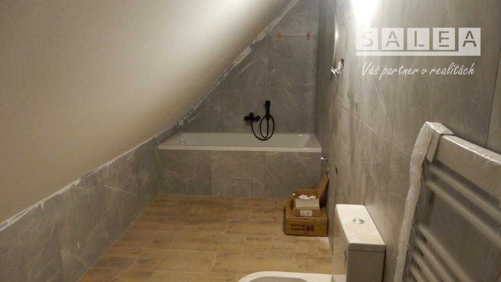 Pekný rodinný dom, 300 m2, kompletná rekonštrukcia, Hronské Kľačany, okr. Levice