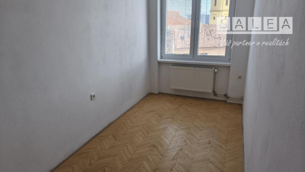 Na predaj 3 - izbový byt v meste Vrbové.