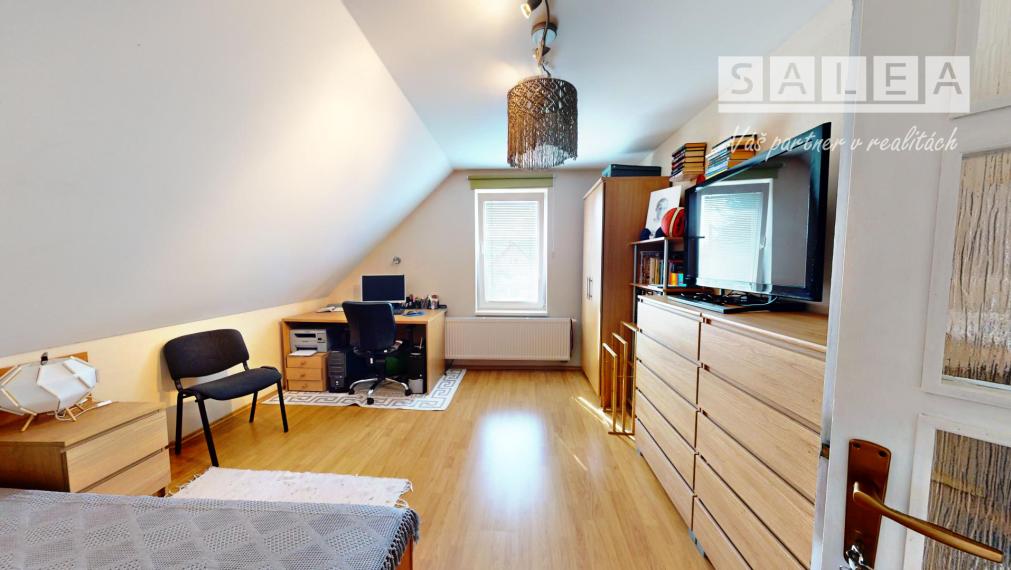 RD 4-izbový+kuchyňa+3x parkovanie (1090m2) Dubová Piešťany