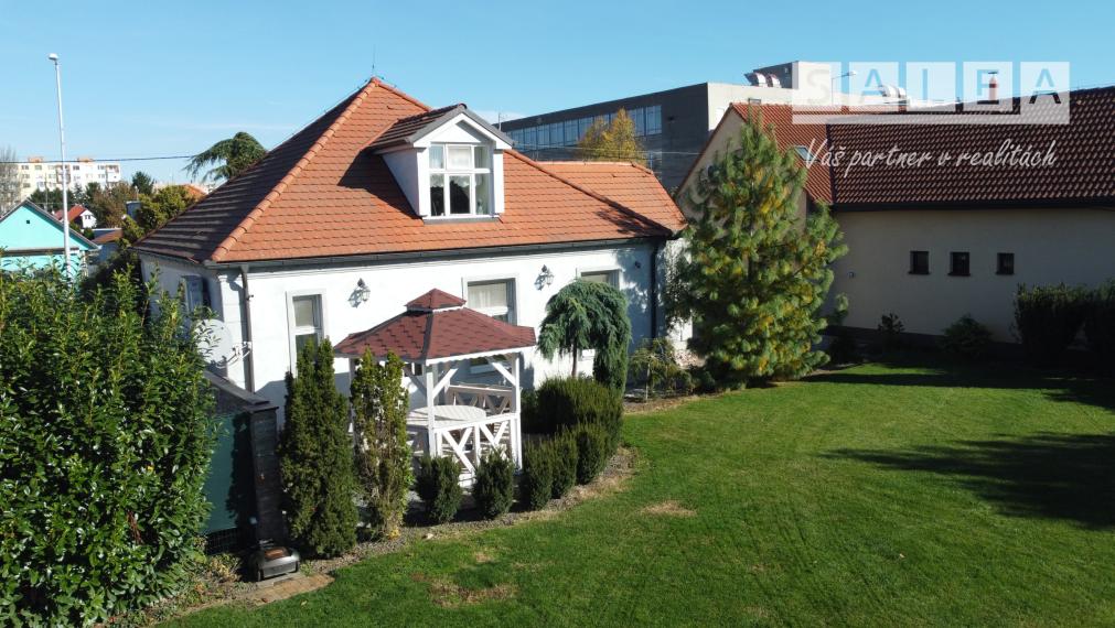 3 izbový rodinný dom s veľkorysým pozemkom 943 m2 v Šali po kompletnej krásnej rekonštrukcii