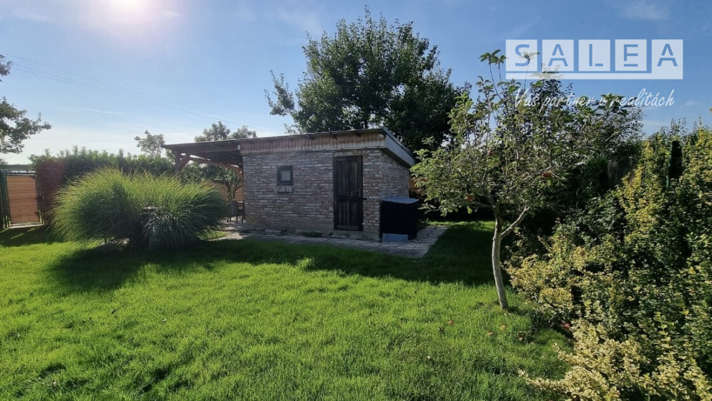 Krásna záhrada v Šali 305 m2 s chatkou pri futbalovom štadióne