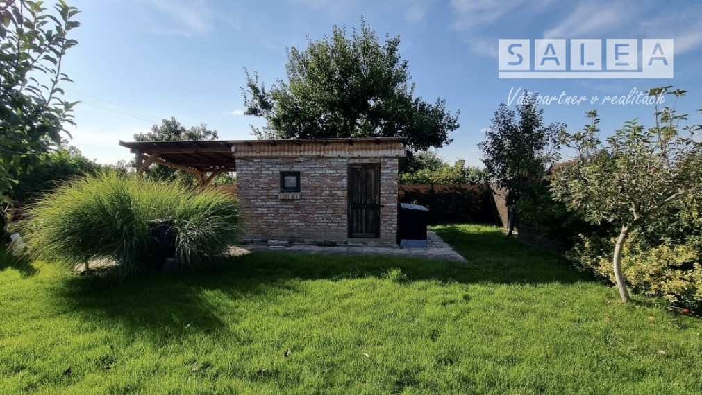 Krásna záhrada v Šali 305 m2 s chatkou pri futbalovom štadióne