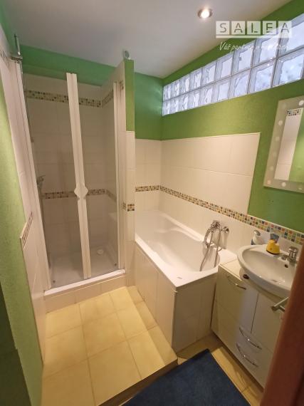 Priestranný 2,5-izbový byt v top lokalite Šale – bývanie aj investícia s okamžitým výnosom