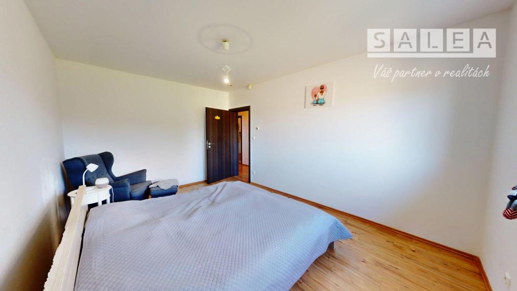 Zánovný 4i-rodinný dom a garáž na pozemku 1087m2 Tomášikovo