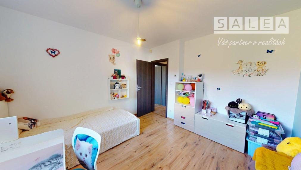 Zánovný 4i-rodinný dom a garáž na pozemku 1087m2 Tomášikovo