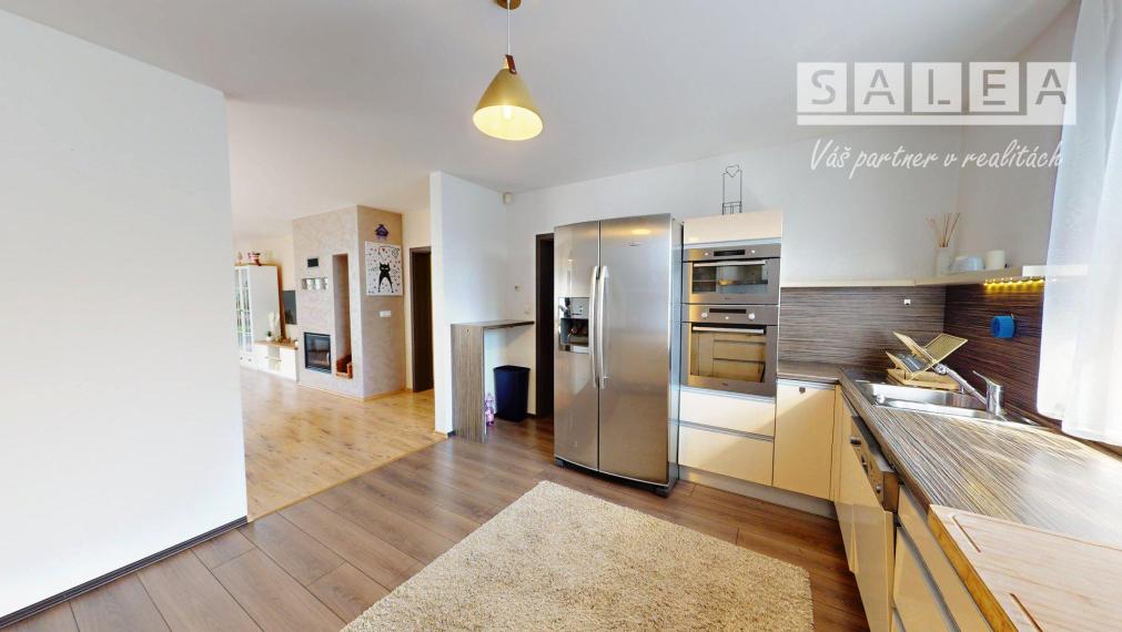 Zánovný 4i-rodinný dom a garáž na pozemku 1087m2 Tomášikovo