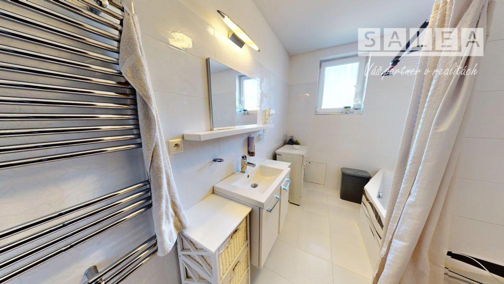 Zánovný 4i-rodinný dom a garáž na pozemku 1087m2 Tomášikovo