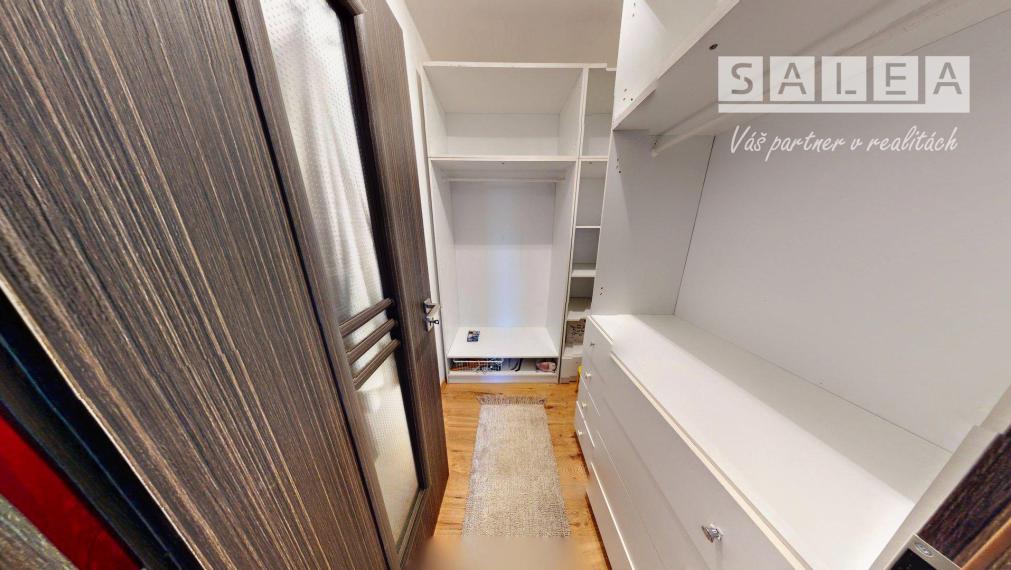 Zánovný 4i-rodinný dom a garáž na pozemku 1087m2 Tomášikovo