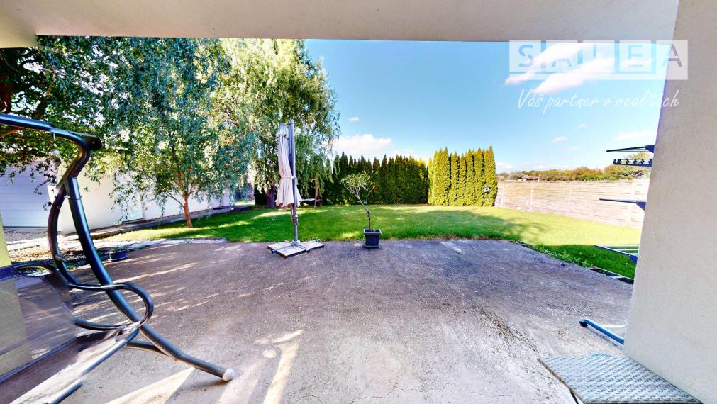 Zánovný 4i-rodinný dom a garáž na pozemku 1087m2 Tomášikovo