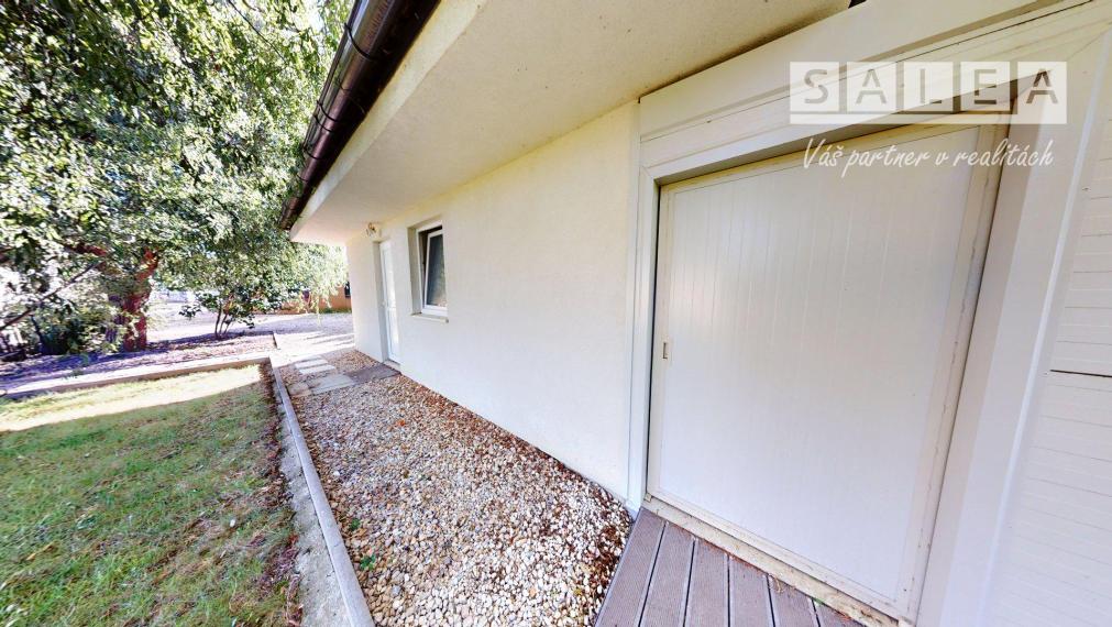 Zánovný 4i-rodinný dom a garáž na pozemku 1087m2 Tomášikovo