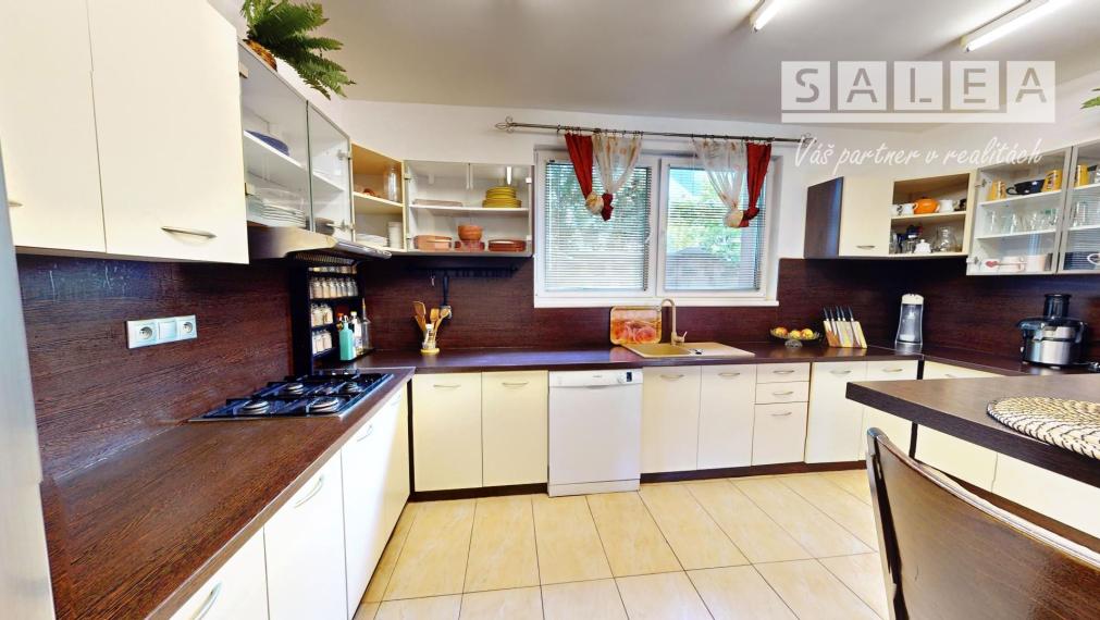 Vila dom 452m2 na pozemku 713m2,centre mesta Dunajská streda