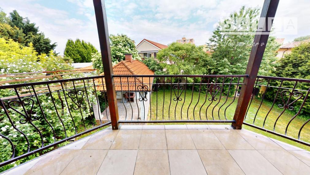 Vila dom 452m2 na pozemku 713m2,centre mesta Dunajská streda