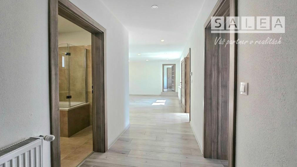 Krásny 4i Rodinný dom 166m2 ,na pozemku 1315m2 Vozokany.