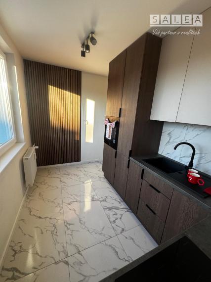 LUXUSNÝ ŠTART: Kompletne zariadený 2-izbový byt po novej rekonštrukcii – Za Hornádom v Spišskej Novej Vsi