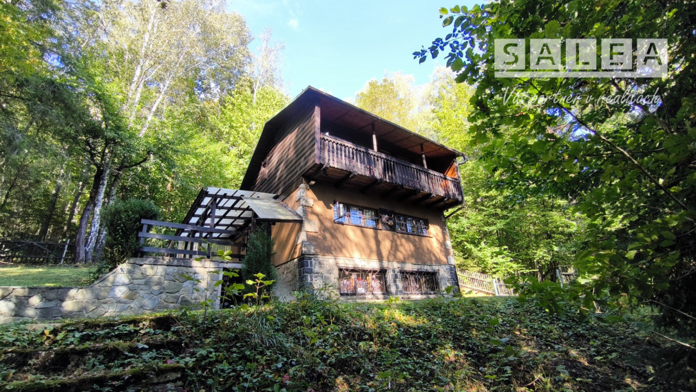 CHATA UPROSTRED LESA, POZEMOK 1782m2, ČADCA - BREHY