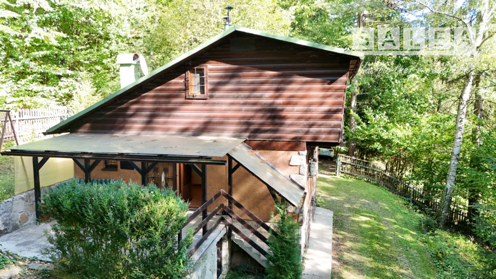 CHATA UPROSTRED LESA, POZEMOK 1782m2, ČADCA - BREHY