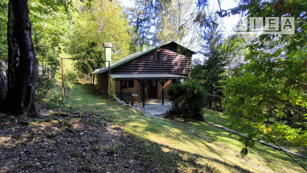 CHATA UPROSTRED LESA, POZEMOK 1782m2, ČADCA - BREHY