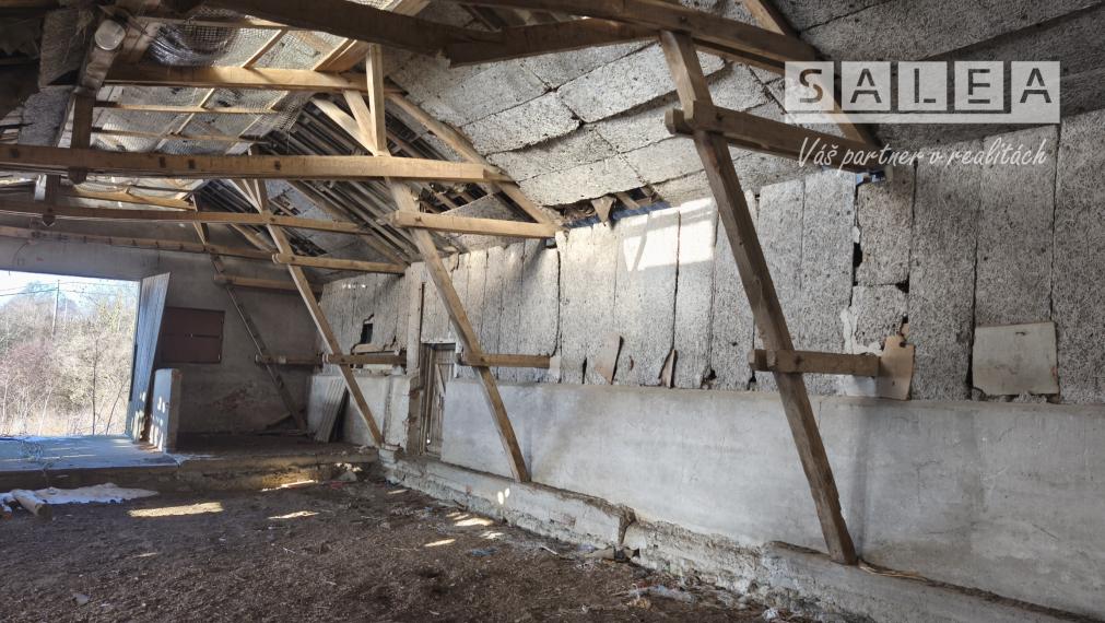 Na predaj ovčín s pozemkom o výmere 690m2.