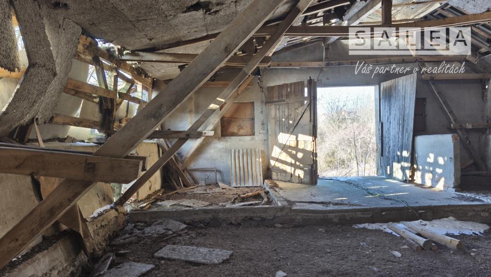 Na predaj ovčín s pozemkom o výmere 690m2.