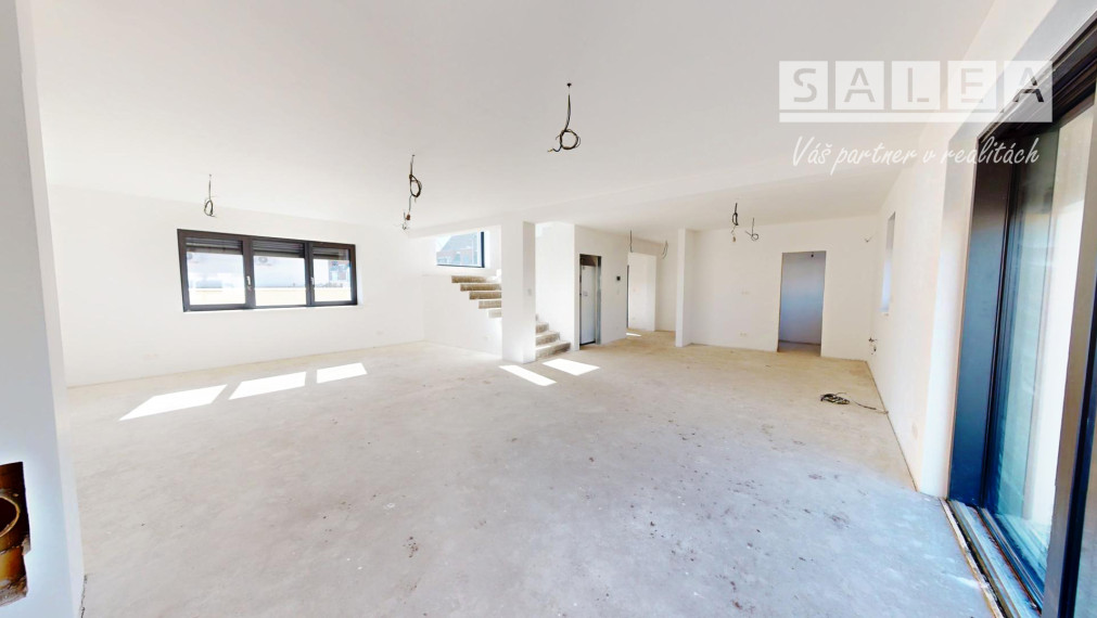 Exkluzívny poschodový dom v lukratívnej lokalite v Čunove, 286 m2, slnečný pozemok 571 m2