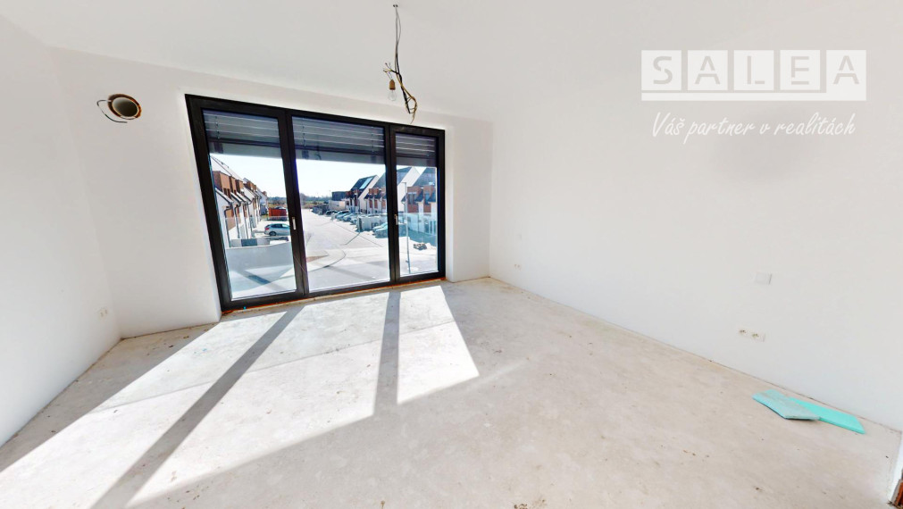 Exkluzívny poschodový dom v lukratívnej lokalite v Čunove, 286 m2, slnečný pozemok 571 m2