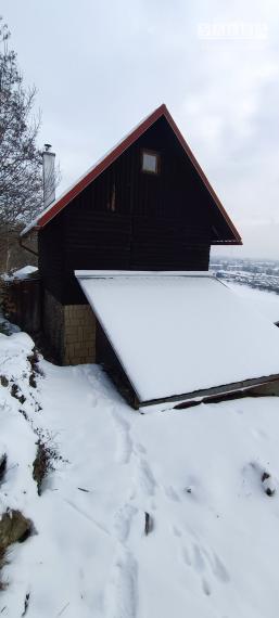 TEPLIČKA NAD VÁHOM-CHATA 4x5m s POZEMKOM 304m2-TOP LOKALITA