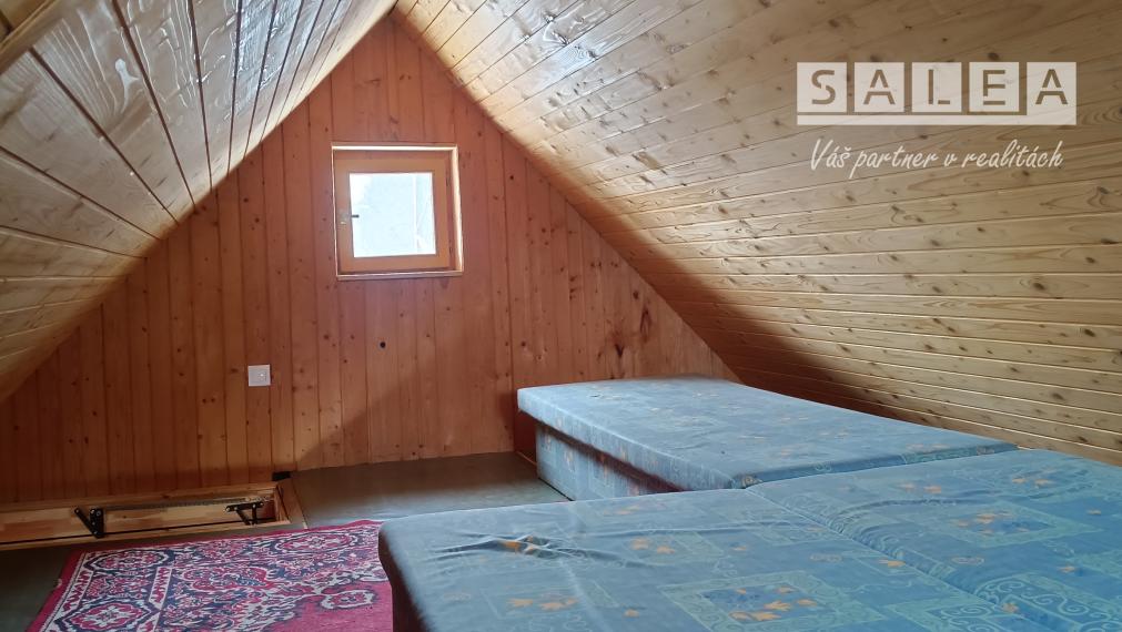 TEPLIČKA NAD VÁHOM-CHATA 4x5m s POZEMKOM 304m2-TOP LOKALITA