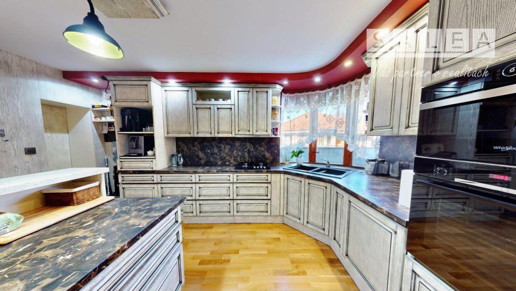 Zariadený 8i Viladom 470m2 na pozemku 1840m2, Horné Saliby