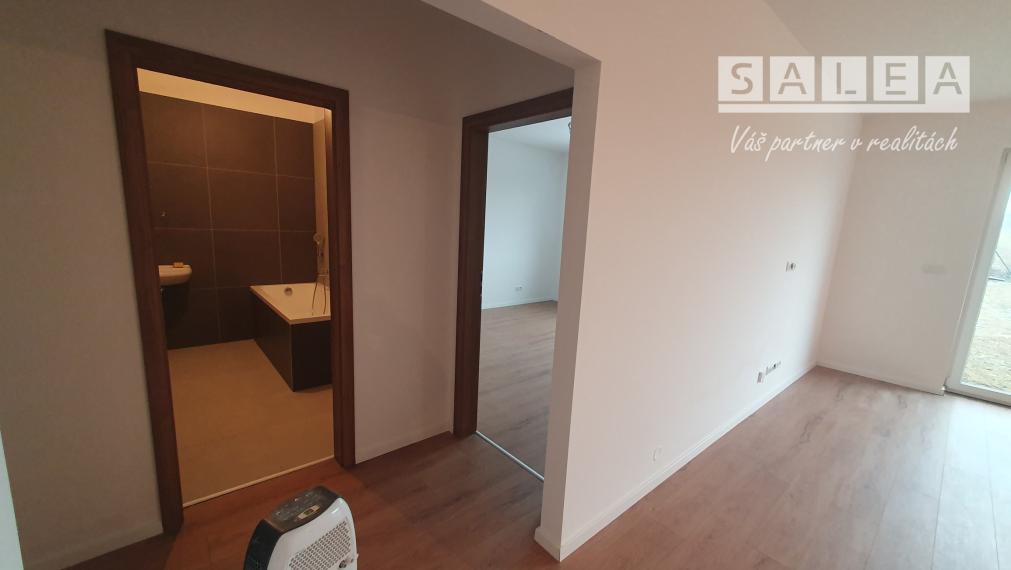 RD 4x izba + kuchyňa (200m2)+3x parkovanie Dvorníky pri HC