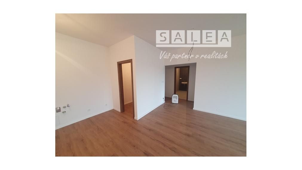 RD 4x izba + kuchyňa (200m2)+3x parkovanie Dvorníky pri HC