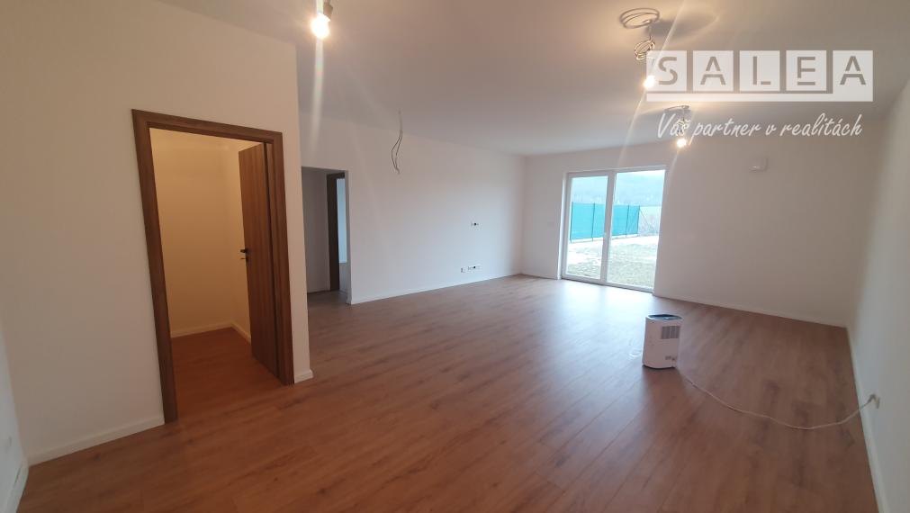 RD 4x izba + kuchyňa (200m2)+3x parkovanie Dvorníky pri HC