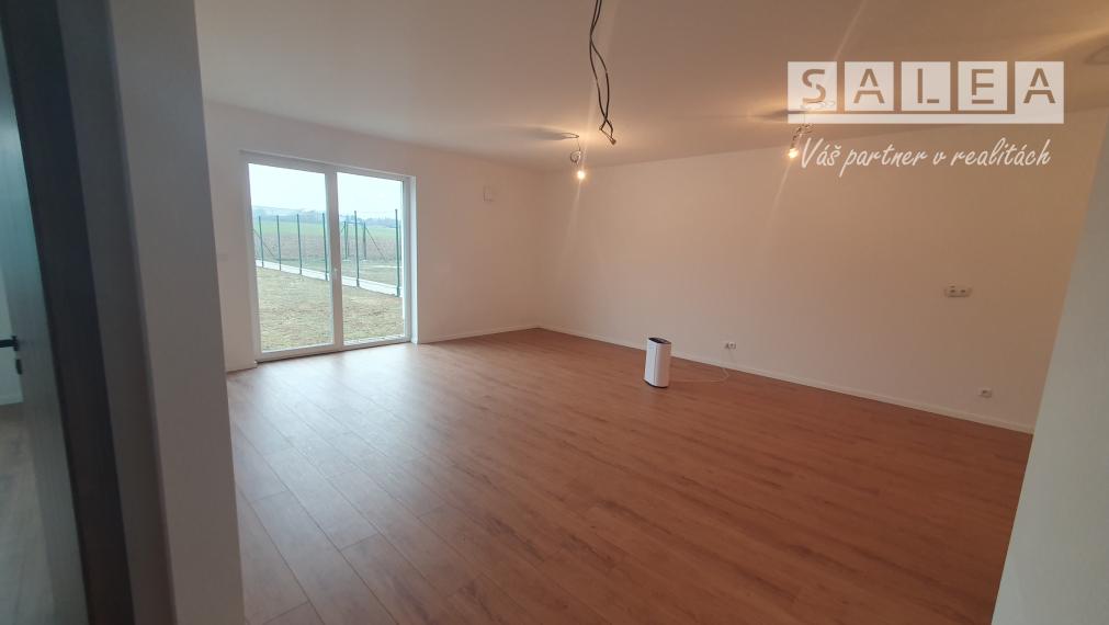 RD 4x izba + kuchyňa (200m2)+3x parkovanie Dvorníky pri HC