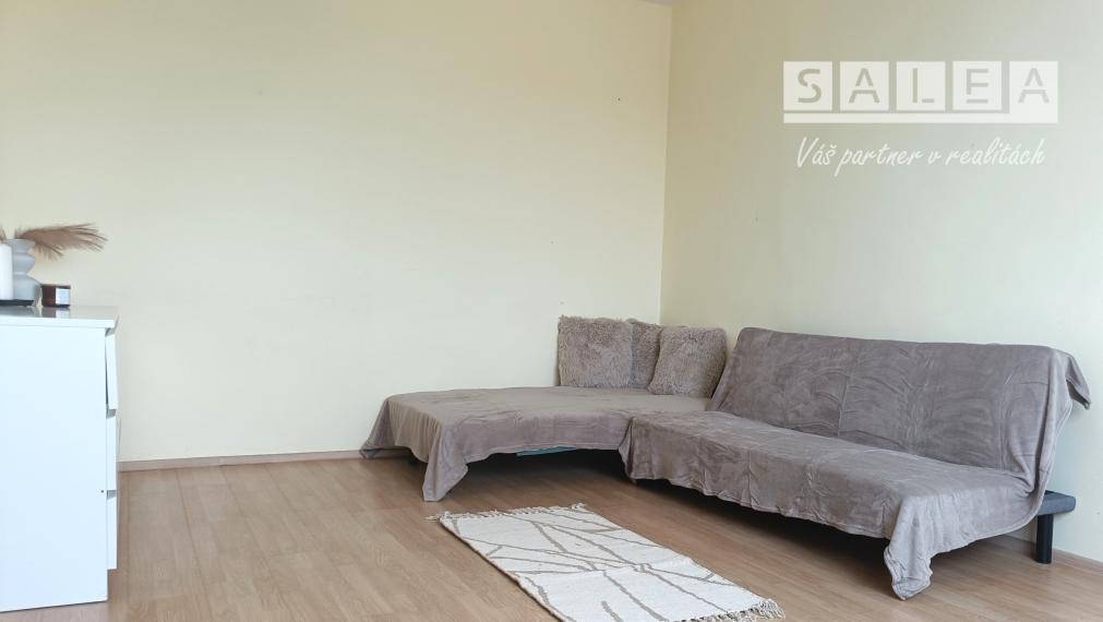 Priestranný 1-izbový byt v top lokalite Šale – ideálny štart aj istá investícia