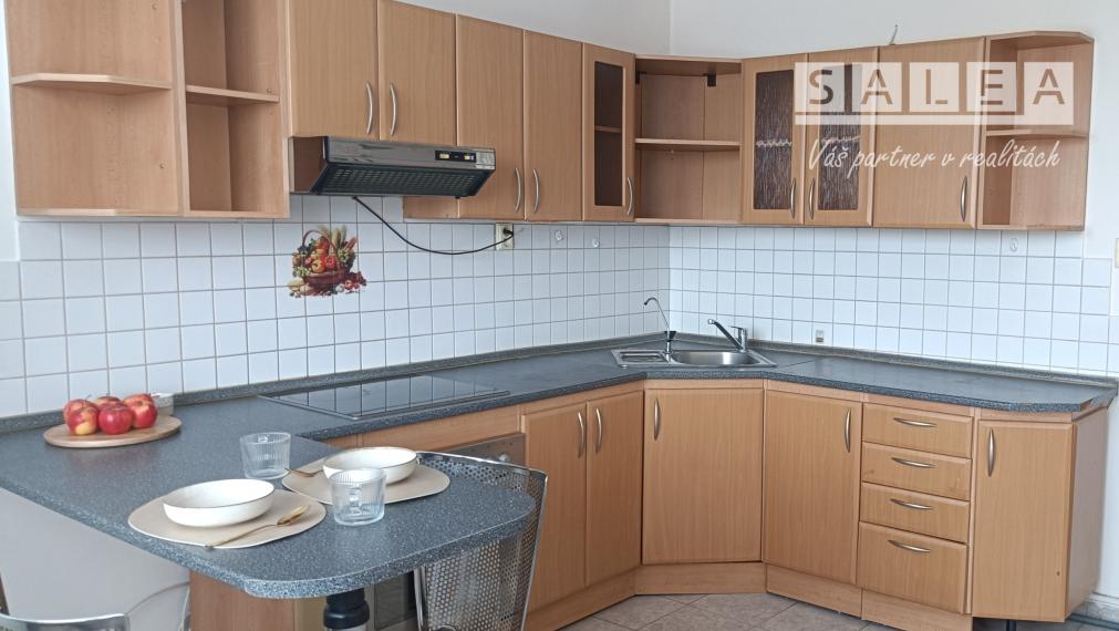 Priestranný 1-izbový byt v top lokalite Šale – ideálny štart aj istá investícia