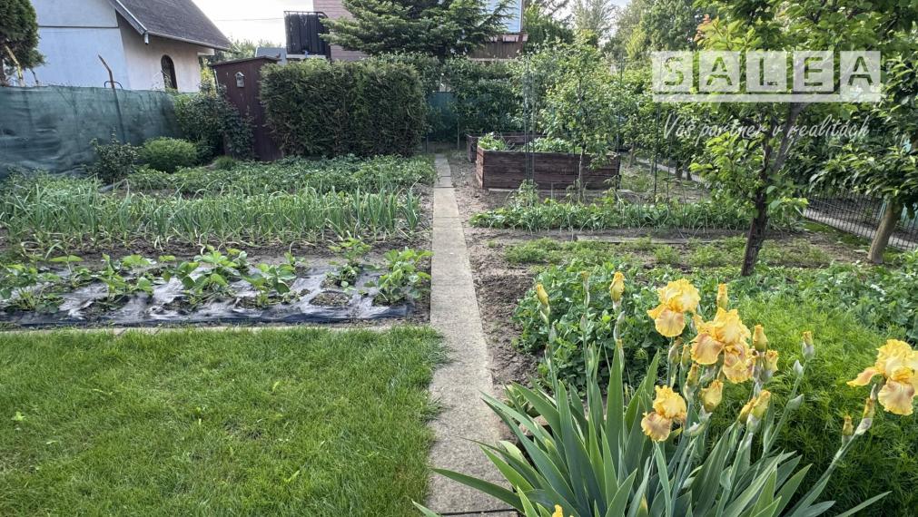 Krásna záhrada v Kráľovej nad Váhom 260 m2 v OV
