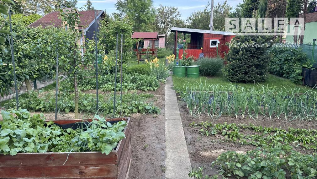 Krásna záhrada v Kráľovej nad Váhom 260 m2 v OV