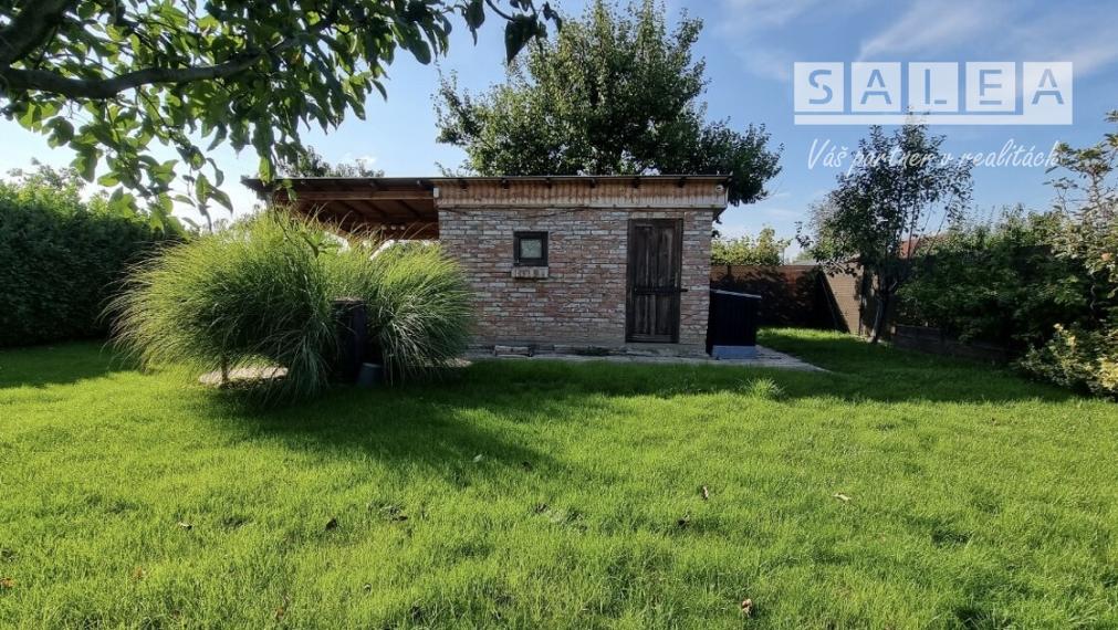 Krásna záhrada v Šali 305 m2 s chatkou pri futbalovom štadióne