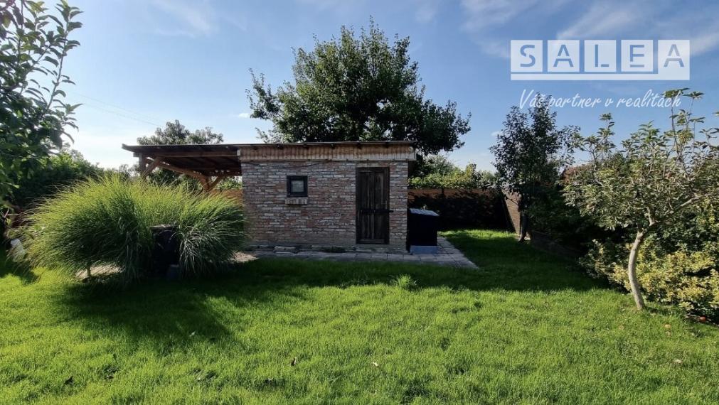 Krásna záhrada v Šali 305 m2 s chatkou pri futbalovom štadióne