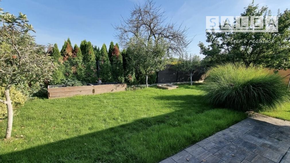 Krásna záhrada v Šali 305 m2 s chatkou pri futbalovom štadióne