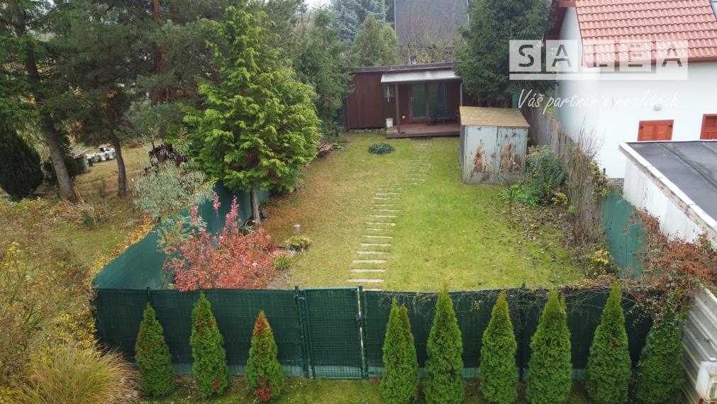 Krásna záhrada s chatkou v Kráľovej nad Váhom EXKLUZÍVNE