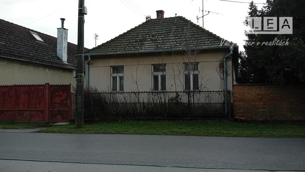 Rodinný dom, pôvodný stav, 1 787m2, Kráľová pri Senci