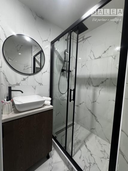 LUXUSNÝ ŠTART: Kompletne zariadený 2-izbový byt po novej rekonštrukcii – Za Hornádom v Spišskej Novej Vsi