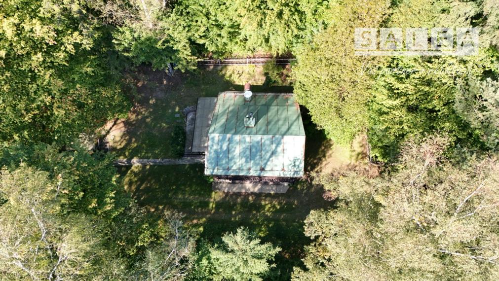 CHATA UPROSTRED LESA, POZEMOK 1782m2, ČADCA - BREHY