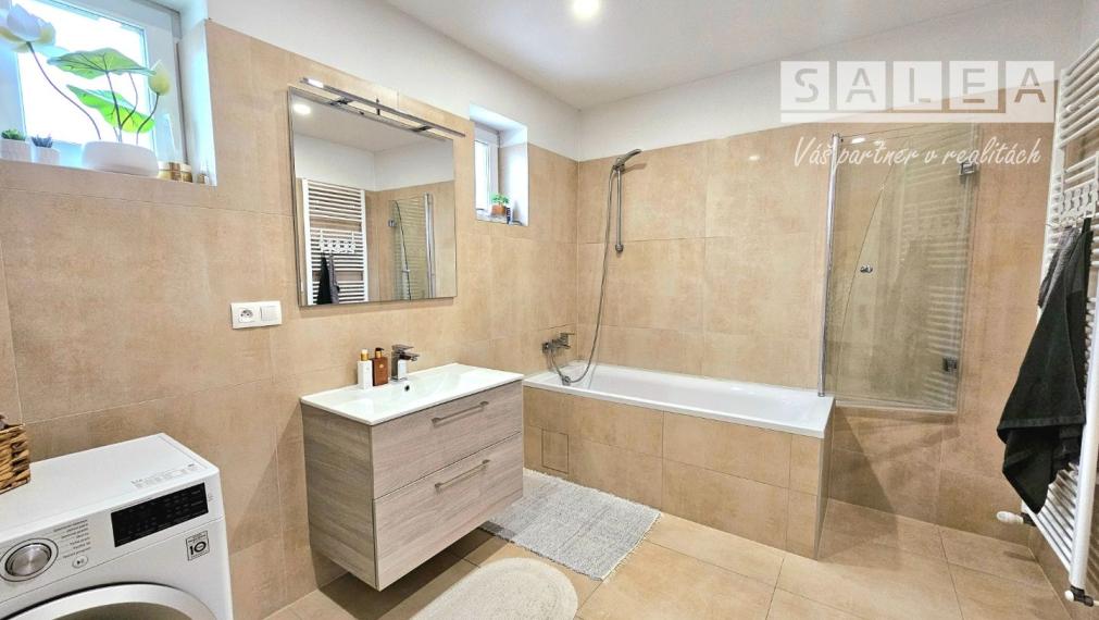 Priestranný 4i-Rodinný dom 166m2 na pozemku 1315m2 Vozokany.