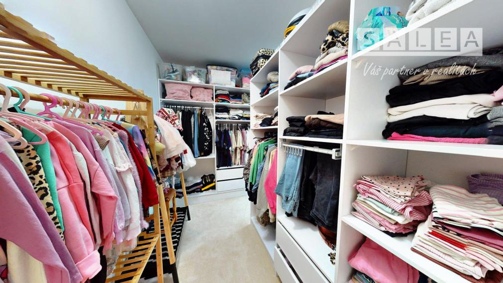 4-izb. zariadený rodinný dom 1241m2 Dvorníky pri Hlohovci,