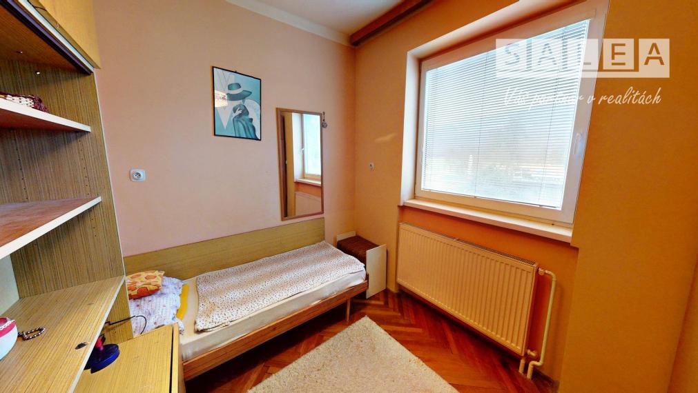 5-izbový Rodinný dom (959m2)+2x garáž Hrádok pri Piešťanoch