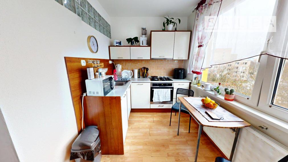 NOVÁ CENA! Priestranný 2,5-izbový byt v top lokalite Šale – bývanie aj investícia s okamžitým výnosom