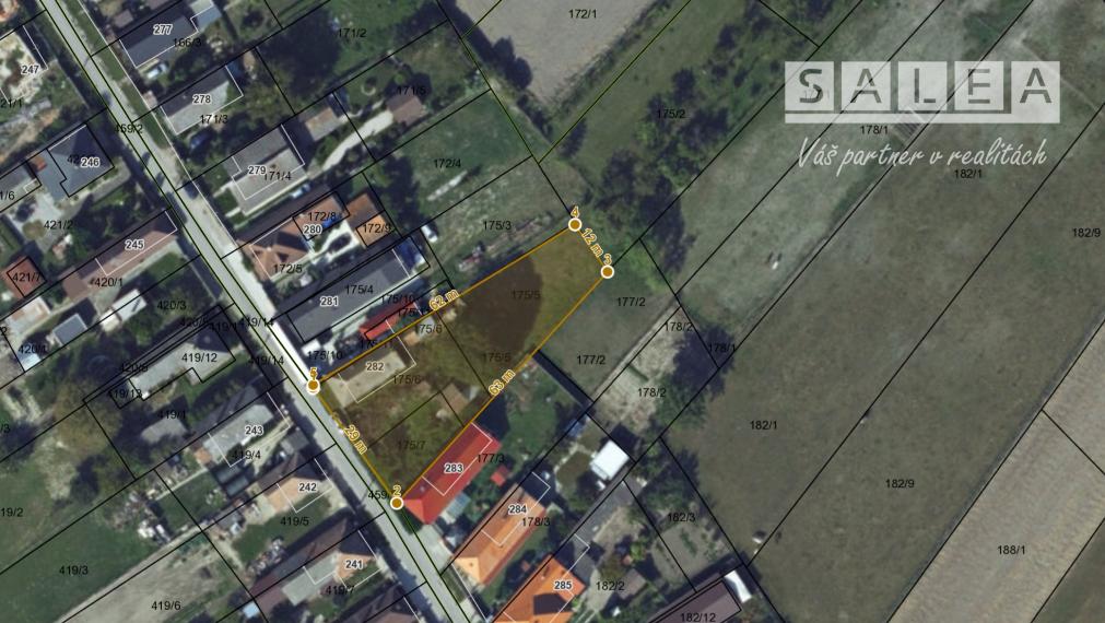 Pozemok so starým domom 1333m2.  Tomášikovo.